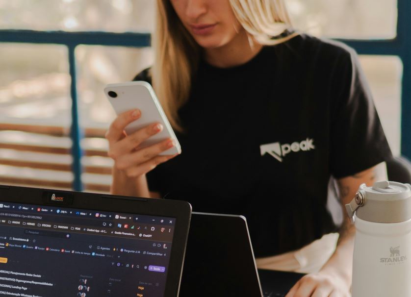 What Media Multitasking Does to Your Brain